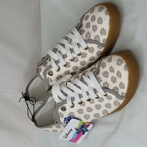 Disney Lilo and Stitch Men's white canvas sneaker flat gum sole shoes  NWT sz 9